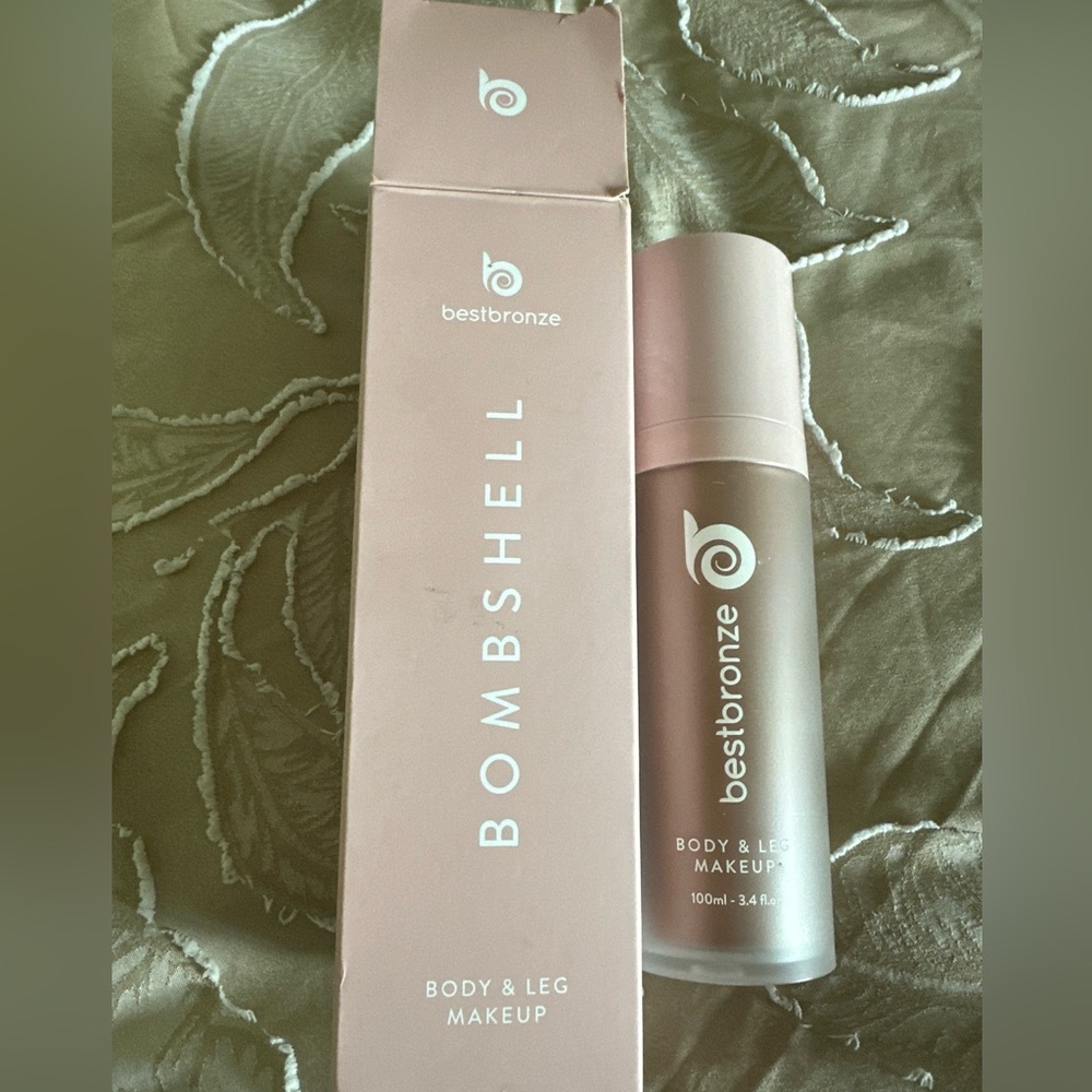 Bombshell bronze body makeup
